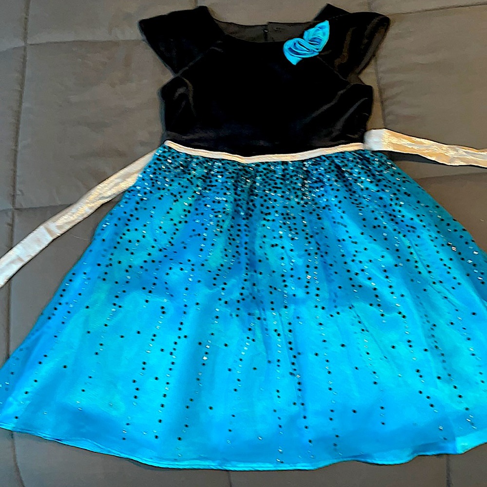 FANCY GIRLS DRESS - SIZE 7